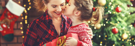 Premier Noël : 3 idées de cadeaux pour faire plaisir à une jeune maman
