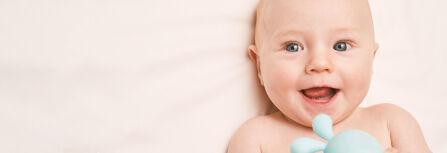 Nettoyer le visage de bébé : comment faire ? 